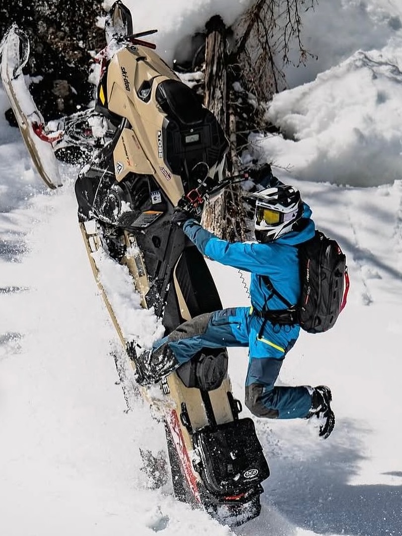 POV: You said ‘just one more hill’ 3 hours ago 😅

📸: @comountainslayer 

To check out all our aftermarket performance products, head over to Straightlineperformance.com!

#straightlineperformance #spi #sled #skidoo #exhaust #snowmobiles #summit #aftermarketproducts #performanceparts #ridewithus #brp